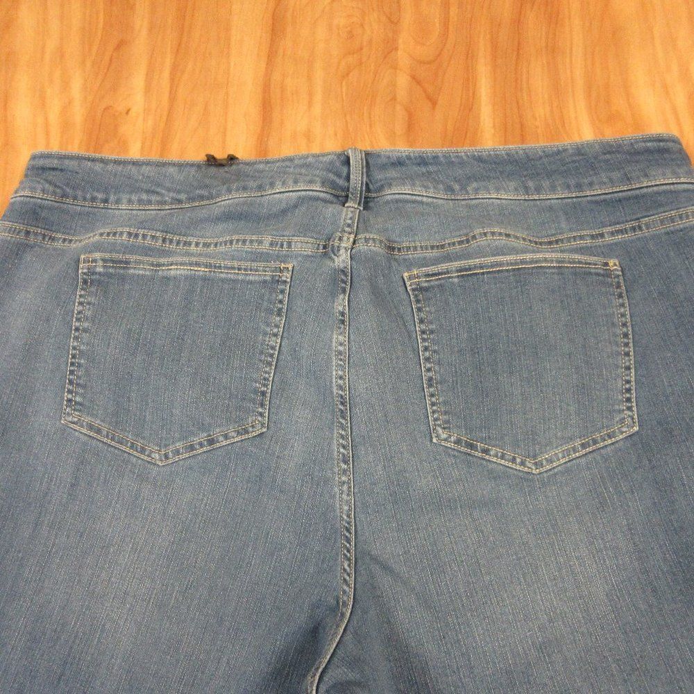 TORRID Perfect Boyfriend Ankle Mid-Rise Jeans Size 22W Ripped Stretch Denim NWT - Picture 11 of 16